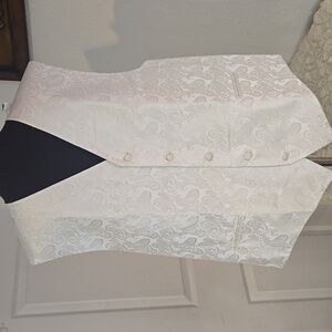 Elegant Paisley Vest In White